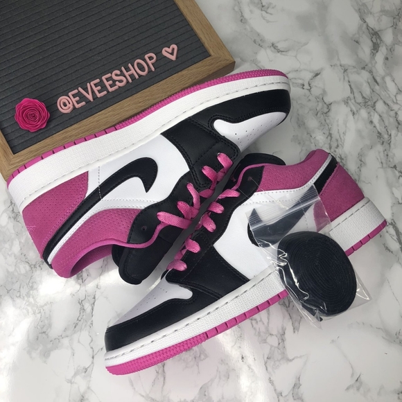 Jordan Retro 1 low 💗 - Picture 4 of 4
